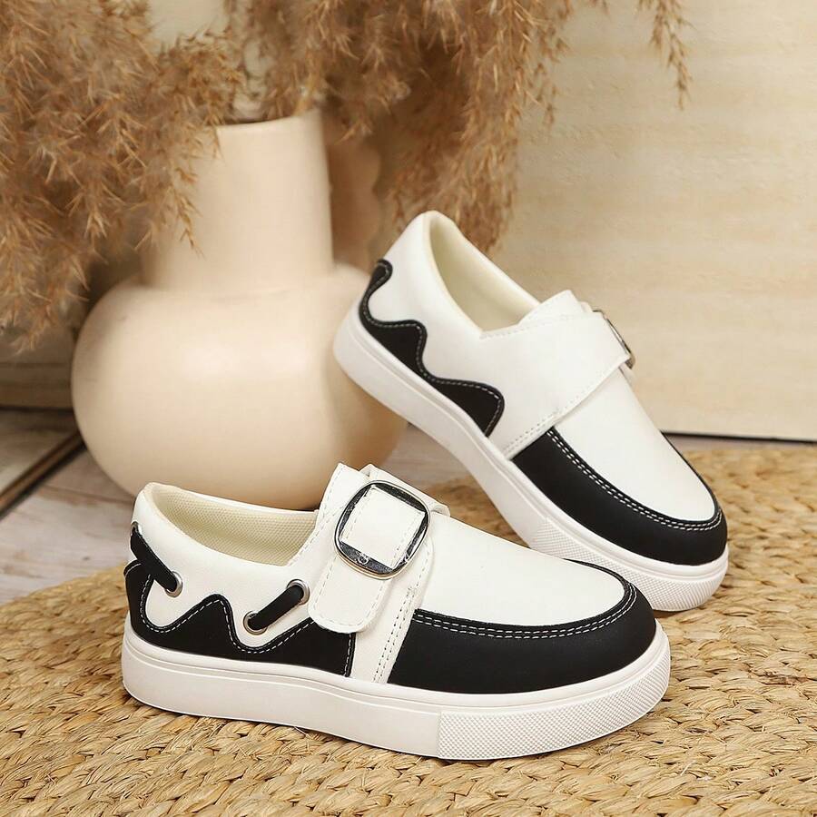 Sepatu Loafer Kasual Slip-On dengan Sol Tebal - Hitam dan Putih - View 1