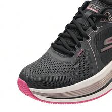 Skechers Sepatu Lari Kasual Ringan Bersol Tebal dan Bantalan ELEVATE untuk Wanita - Hitam/Merah Muda - View 5