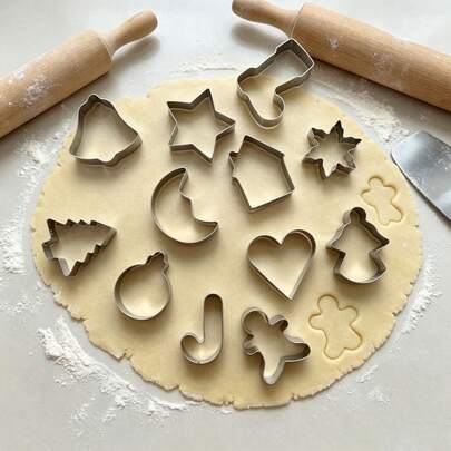 Christmas Cookie Cutter Set, 12pcs Stainless Steel Winter Christmas Cookie Cutter Shapes - Christmas Tree, Snowflake, Moon, Gingerbread Man, Gingerbread Girl, Bell, House, Five-Point Star, Heart, Boot, Candy Cane, Colorful Ball Stainless Steel Cookie Cutter