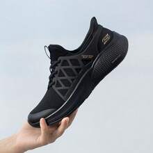 Sepatu jalan kaki ringan Skechers dengan jaring penyangga berlubang, sol lembut, desain anti selip, cocok untuk bepergian, berjalan kaki, dan pemakaian kasual sehari-hari. - Hitam - View 4
