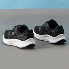 Skechers Sepatu lari stabilitas tingkat pemula seri GO RUN wanita dengan bantalan anti selip berbahan jala. - Hitam - View 6