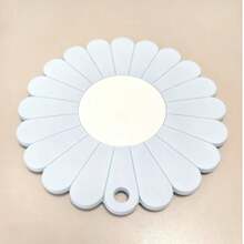 1pc Silicone Heat Resistant Mat, Non-Slip And Heat-Resistant, Suitable For Kitchen Countertops, Ideal For Placing Hot Dishes. Modern Design, Can Hold Pots, Bowls And Pans. Elegant Daisy Pattern Silicone Placemat, Heat-Resistant And Easy To Clean, Can Be Used As Coaster And Heat-Resistant Mat. - View 10