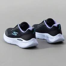 Skechers Sepatu lari wanita seri GO RUN yang ringan, bernapas, dan menyerap guncangan, cocok untuk pemula. - Hitam - View 6