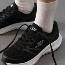 Skechers Sepatu lari stabilitas tingkat pemula seri GO RUN wanita dengan bantalan anti selip berbahan jala. - Hitam - View 8