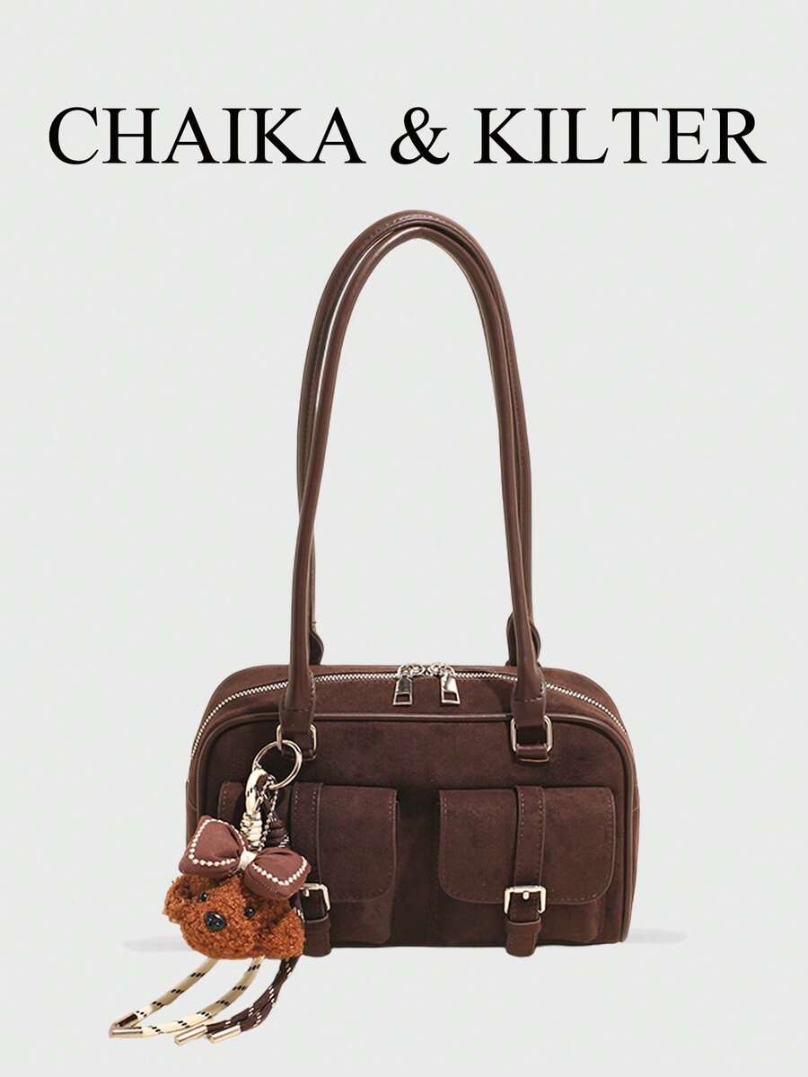 CHAIKA & KILTER 1件純色麂皮布料女款時尚多口袋大容量波士頓保齡球肩背包 拉鍊開合 適合日常與街頭使用（附吊飾）