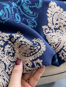 1件女款秋冬仿羊絨刺繡圍巾，加厚保暖披肩斗篷，附流蘇，波希米亞風旅行披肩 - 藏蓝色 - 查看 3