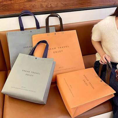 4 piezas Bolsas de compra de tela no tejida, bolsas de embalaje de regalo para fiestas, bolsas de embalaje de regalo de alta gama, bolsas de embalaje con patrón de letras en inglés, bolsas de almacenamiento y clasificación para el hogar y exteriores, bolsas de ropa reforzadas, bolsas portátiles ligeras de gran capacidad, adecuadas para bolsas de compras de mujeres, vacaciones, bodas, bolsas de regalo de cumpleaños, bolsas de embalaje de regalo para fiestas
