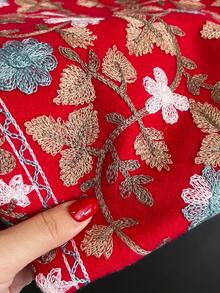 1件女款秋冬仿羊絨刺繡圍巾，加厚保暖披肩斗篷，附流蘇，波希米亞風旅行披巾 - 紅色 - 查看 3