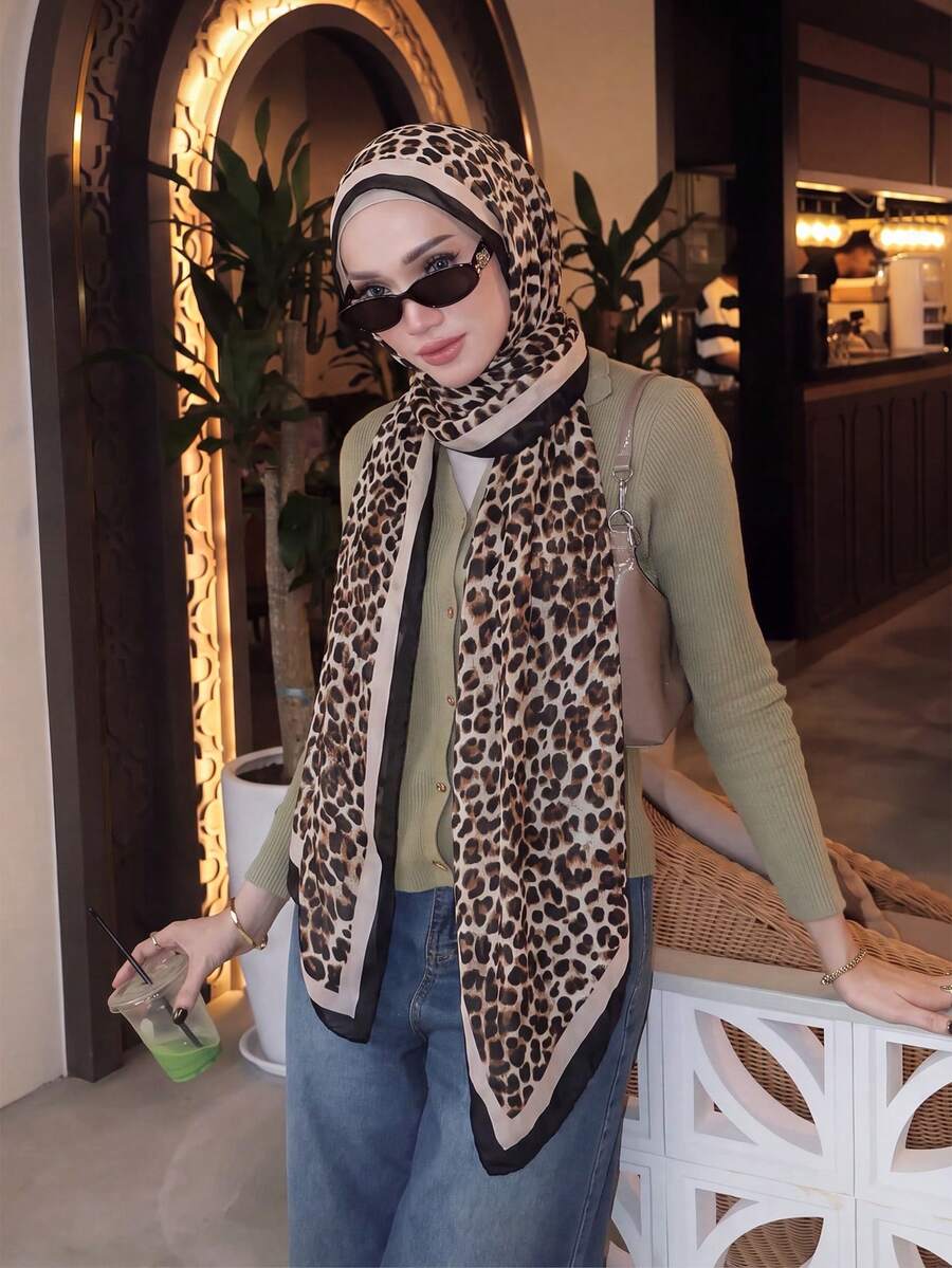 1件優雅女款復古風時尚豹紋雪紡小圍巾,春/秋新款透氣防曬頭巾,適合旅行、度假、街頭日常穿搭 - 黑色 - 查看 1