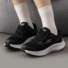 Skechers Sepatu lari stabilitas tingkat pemula seri GO RUN wanita dengan bantalan anti selip berbahan jala. - Hitam - View 5