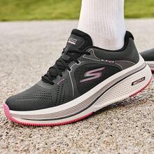 Skechers Sepatu Lari Kasual Ringan Bersol Tebal dan Bantalan ELEVATE untuk Wanita - Hitam/Merah Muda - View 3