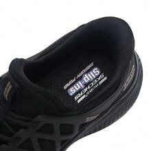 Sepatu jalan kaki ringan Skechers dengan jaring penyangga berlubang, sol lembut, desain anti selip, cocok untuk bepergian, berjalan kaki, dan pemakaian kasual sehari-hari. - Hitam - View 7
