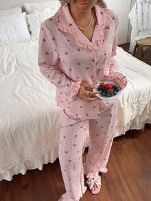 女款荷葉邊裝飾俏皮優雅居家服套裝，櫻桃條紋印花長袖上衣與長褲對比色睡衣套裝 - 粉色 - 查看 4