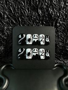 10 piezas de uñas postizas hechas a mano, estilo europeo, cortas y cuadradas, base de contraste clásico blanco y negro para Halloween, con araña negra pintada a mano, cara de fantasma, líneas de enredadera y patrones de mini fantasmas, minimalista oscuro pero festivo, adecuado para fiesta de Halloween, streetwear, uso diario, incluye set completo de herramientas para uñas, regalo perfecto de Halloween para mujeres - Blanco y Negro - Ver 2