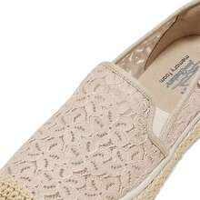 Skechers Sepatu loafer slip-on berenda yang bernapas, busa memori yang lembut dan elastis, sepatu slip-on wanita untuk berjalan-jalan santai, ringan, dan datar. - Krem - View 9