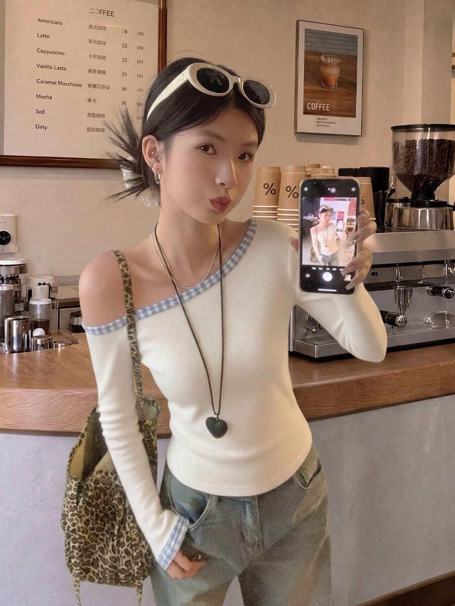 女款露肩長袖T恤,性感設計,修身版型,不對稱下擺上衣,春夏款 - 白色 - 查看 1