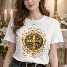 Camiseta masculina branca de algodão com estampa gráfica 'A Cruz Sagrada', manga curta e gola redonda. - Branco - Visão 3
