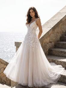 Elegant Sleeveless V-Neck Mesh Fabric Wedding Dress, Decorated With Applique, Long Formal A-Line Bridal Gown - Beige - View 3