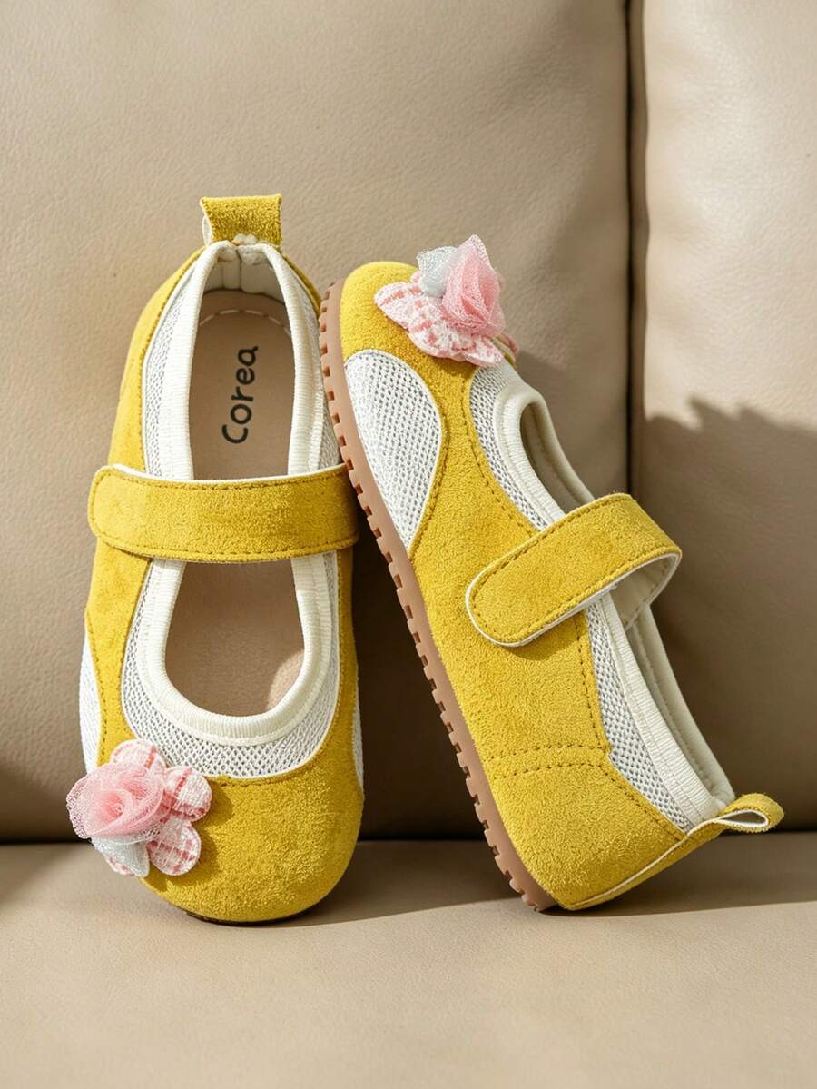 Scarpe Mary Jane piatte per bambini da 3-12 anni, giallo senape, con fiori in rete. Scarpe da principessa dolci per bambini | Decorazione raffinata con rose in rete sfumata rosa-blu. Stile pastorale coreano | Pantofole, sandali, scarpe sportive, scarpe scolastiche per ragazze, adatte per uscite quotidiane e fotografia - Giallo - Visualizzare 1