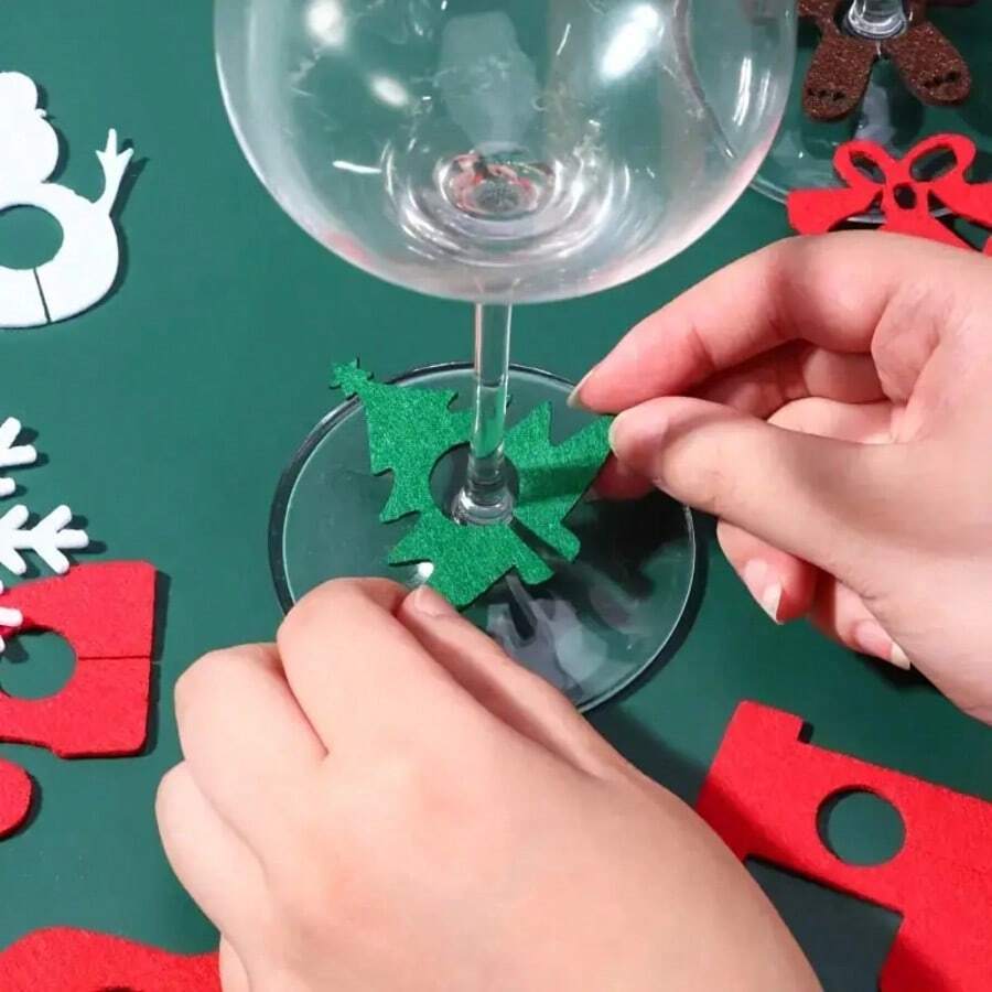 9件/18件聖誕餐桌紅酒杯裝飾,聖誕樹、雪人多圖案毛氈杯墊,節日新年餐桌紅酒杯標記裝飾 - 查看 1