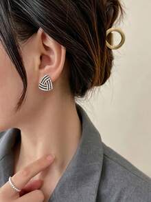 1 Pair Geometric Triangle Rhinestone Stud Earrings, Vintage Black Hollow Triangle Earrings, Elegant Versatile Women's Earrings - Black - View 2