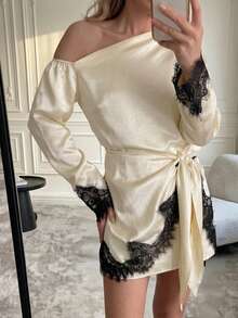 Gaun Mini Wanita Asimetris Lengan Panjang dengan Hiasan Renda Kontras dan Simpul Pinggang yang Elegan - Aprikot - View 2