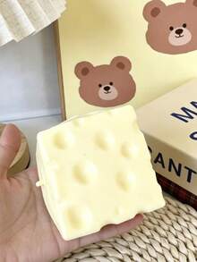 Brinquedo Squishy de Bloco de Construção de Queijo Amarelo Pálido Gigante, Efeito Sonoro ASMR Crocante, Brinquedo de Ponta de Dedo Crocante com Rebote Lento, Textura de Massa Macia, Núcleo Cremoso, Brinquedo de Alívio de Estresse por Aperto, Adequado para Foco em Mesa de Escritório e Pausa de Mindfulness, Cubo de Queijo Macio de 6-7CM - Multicolorido - Visão 9