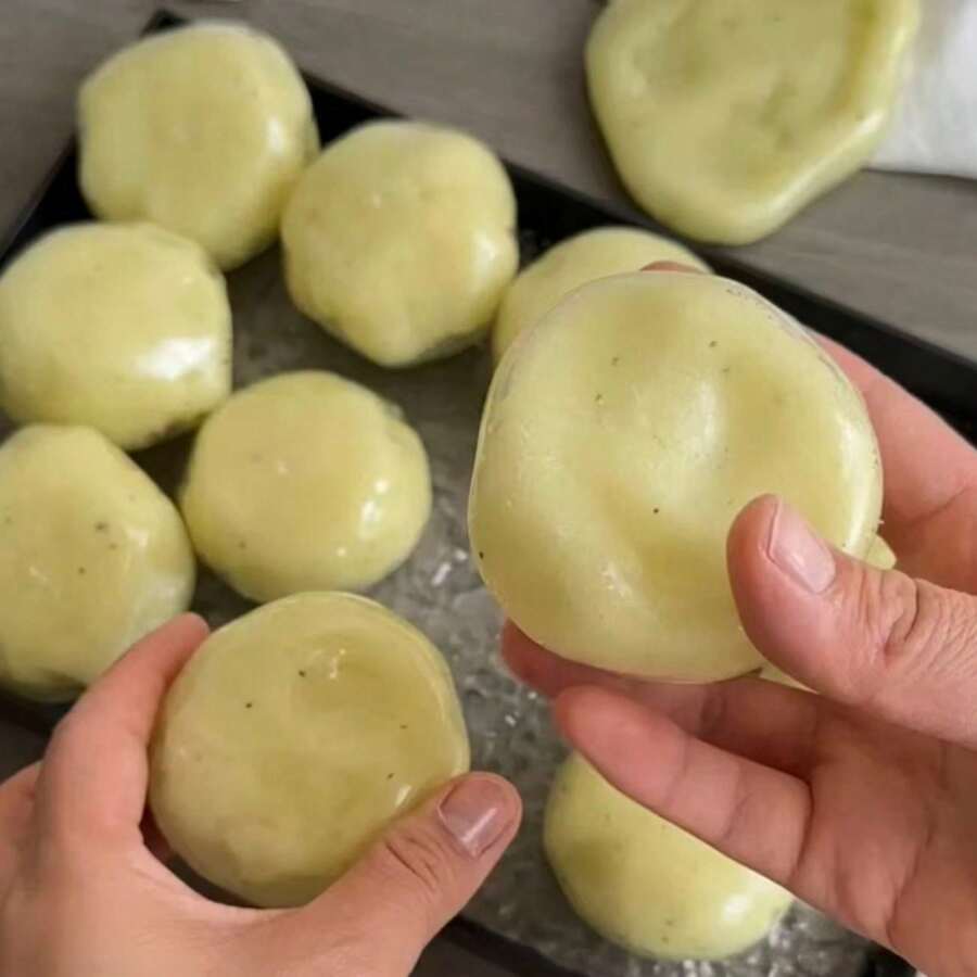 1pc Potato Mash Milkshake Ball Handmade DIY Stress Relief Squeeze Toy, Popular Crisp Sound Sensory Toy, Creative Gift - Soft Squishy Ball - Squeeze Toy - Crisp Squeeze Ball