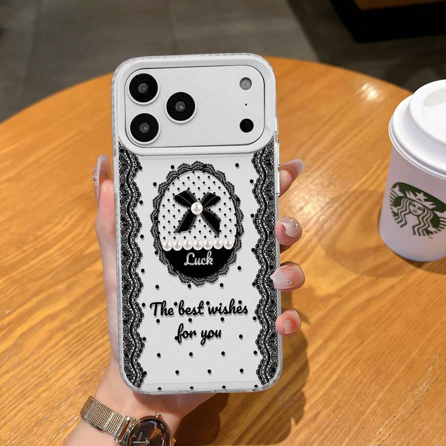 1 buah Casing Ponsel Motif Polkadot Hitam Kecil dengan Latar Belakang Putih, Trim Renda Hitam Vintage, Pita Mutiara, Bingkai Putih Inggris, Lensa, Pelindung Cakupan Penuh, Kompatibel dengan iPhone 17/17Pro/17ProMax/16/16Plus/16ProMax/16e/15ProMax/11/12/12Pro/12ProMax/13/13Pro/13ProMax/14/14Pro/14ProMax - Bingkai putih, putih tembus pandang - View 1
