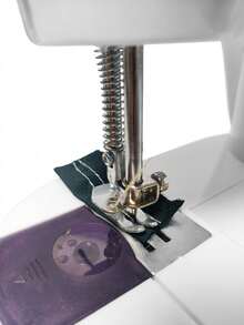 SMEGGEMS High-End Household Electric Sewing Machine, Green, Double Needle Double Thread, Automatic Bobbin Winding 12 Stitch Patterns Overlock, Metal Needle Tip, Adjustable Speed, One-Touch Reverse Stitch, With Lighting, Suitable For Home Use, Handmade DIY, Holiday Gift - Multicolor - View 2