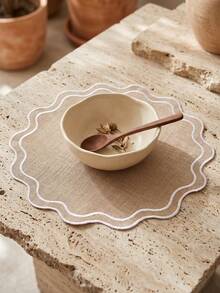 1pc Brown Base White Edge Wavy Shape Placemat, Natural Wabi-Sabi Style Fabric Material, Round Wavy Edge With Blue Binding Detail Decoration, Stain-Resistant Tabletop Protection, Functional Dining Table Decor, Suitable For Daily Tea Ceremony And Minimalist Home Decor - Brown - View 6
