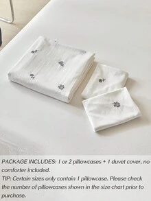 2/3件組白色小玫瑰刺繡被套組，極簡溫柔Ins風床上用品，適合四季使用，柔軟透氣現代裝飾被套，適用臥室、宿舍通用，Queen/King尺寸（1件被套 + 1/2件枕套，不含填充物） - 黑與白 - 查看 10
