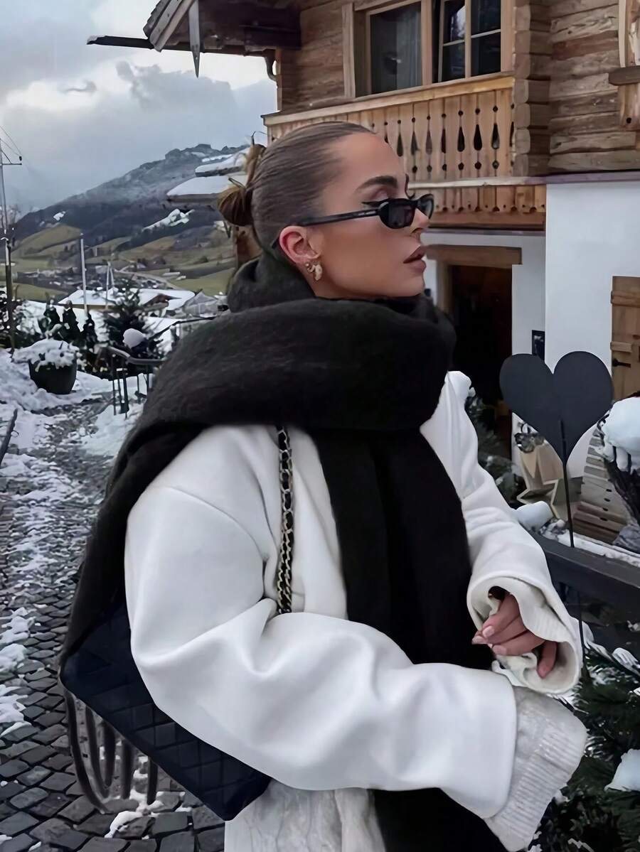 1件女款秋冬淺灰色純色百搭學院風優雅厚邊流蘇保暖圍巾,簡約日常披肩斗篷 - 黑色 - 查看 1