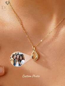Kalung Foto Proyeksi Berlapis Emas 18K yang Dipersonalisasi, Perhiasan Kenangan Pengiring Pengantin Ibu Kustom dengan 100 Bahasa, Medali - kalung foto - View 2