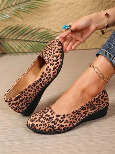 Women's Round Toe Wedge Heel Low Vamp Slip-On Shoes, Leopard Print Vintage Casual Style, Spring Autumn Daily Commute Slouchy Slip-On Shoes
