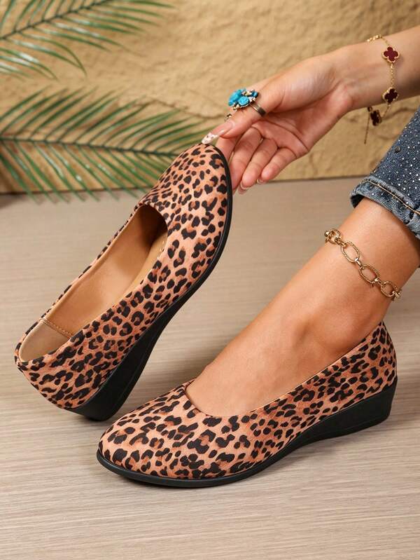 Women's Round Toe Wedge Heel Low Vamp Slip-On Shoes, Leopard Print Vintage Casual Style, Spring Autumn Daily Commute Slouchy Slip-On Shoes