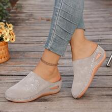 Embroidered Floral Closed-Toe Mule Slippers, Soft Sole Comfortable Slouchy Shoes, Versatile For Daily Commute - Grey - View 4