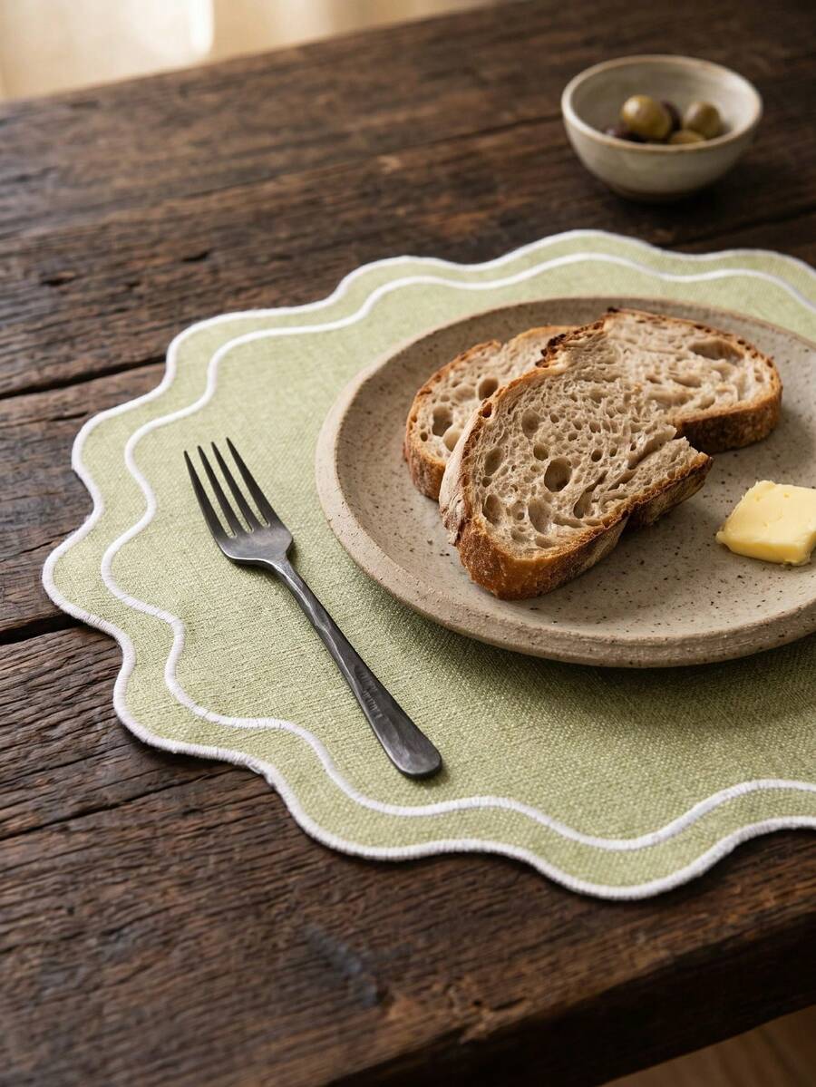1pc Light Green With White Edge Wavy Placemat, Fresh Natural Style Fabric Material, Round Wavy Edge With White Binding Detail Decoration, Stain-Resistant Tabletop Protection, Functional Dining Table Decor, Suitable For Daily Home And Fresh Dining Table Setting - Green - View 1