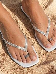 Grefit Chanclas con remaches de color chocolate, audaces y vanguardistas, adecuadas para estilo de vacaciones, ropa de calle de primavera o estilo relajado de invitado de verano - Y de plata - Ver 1
