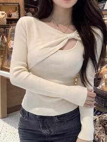 時尚性感女款露肩長袖鏤空上衣，性感露肩蝴蝶結針織衫，適合約會、外出、通勤、日常穿著 - 杏色 - 查看 3