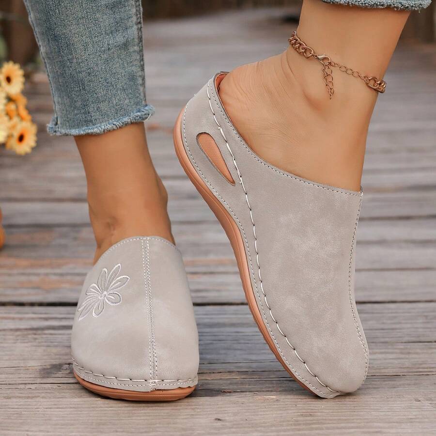 Embroidered Floral Closed-Toe Mule Slippers, Soft Sole Comfortable Slouchy Shoes, Versatile For Daily Commute - Grey - View 1