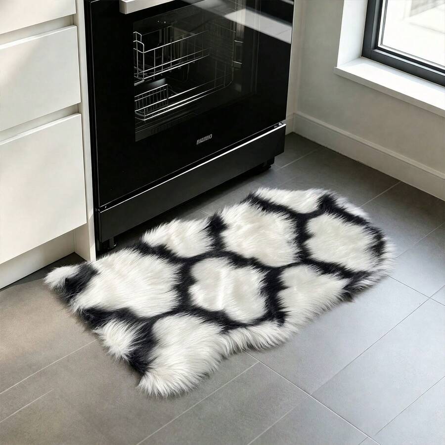 1pc Black And White Clover Pattern Kitchen Mat, Faux Wool Modern Home Fluffy Irregular Flat Bottom Fish Shaped Rug, Suede Bottom Anti-Slip Small Mat, Soft Bedside Foot Mat, Cat And Dog Resting Pad, Room Bedroom Decorative Blanket, Suitable For Entrance, Bay Window, Bedroom, Living Room, Study, Dormitory And Other All-Season Home Decor, Holiday Atmosphere Decorative Mat, Autumn/Winter Comfortable Carpet - View 1