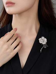 1pc Women's Brooch, Shawl, Cheongsam, Scarf, Square Scarf Accessory, Elegant High-End Women's Brooch, Rhinestone Rose Design - Silver - View 4
