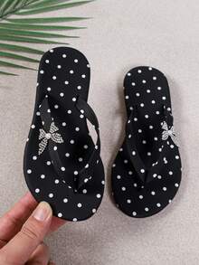 A Pair Of Girls' Polka Dot Butterfly Flip-Flops, Kids' Summer Toe-Post Sandals, Suitable For Daily Leisure And Beach Vacation Scenarios - Black - View 3