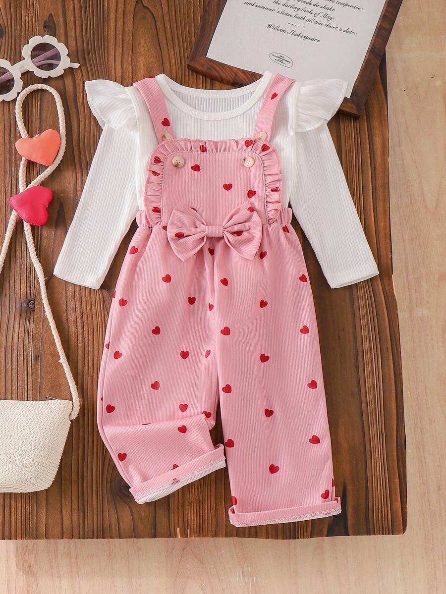 Baby Girls Heart-Shaped Overall Set 2pcs, Inner Layer Vertical Ribbed Flutter Sleeve Long Sleeve Undershirt Soft Skin-Friendly + Pink Corduroy Overall Pants With All-Over Heart Print, Lace Placket With Large Bow Decor, Adjustable Button Shoulder Strap Design, Sweet And Gentle For Daily Wear, Photos, Toddler Spring/Autumn Preppy Style Children's Clothing - Pink - View 1