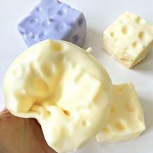 Brinquedo Squishy de Bloco de Construção de Queijo Amarelo Pálido Gigante, Efeito Sonoro ASMR Crocante, Brinquedo de Ponta de Dedo Crocante com Rebote Lento, Textura de Massa Macia, Núcleo Cremoso, Brinquedo de Alívio de Estresse por Aperto, Adequado para Foco em Mesa de Escritório e Pausa de Mindfulness, Cubo de Queijo Macio de 6-7CM - Multicolorido - Visão 2