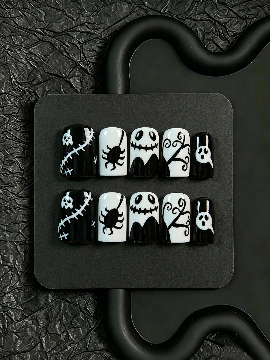 10 piezas de uñas postizas hechas a mano, estilo europeo, cortas y cuadradas, base de contraste clásico blanco y negro para Halloween, con araña negra pintada a mano, cara de fantasma, líneas de enredadera y patrones de mini fantasmas, minimalista oscuro pero festivo, adecuado para fiesta de Halloween, streetwear, uso diario, incluye set completo de herramientas para uñas, regalo perfecto de Halloween para mujeres - Blanco y Negro - Ver 1