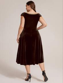EVERPRETTY Plus Size Autumn Luxury Elegant Rhinestone V-Neck Velvet Brown Formal Evening Dress Suitable For Parties, Dinners And Formal Occasions - Brown - View 4