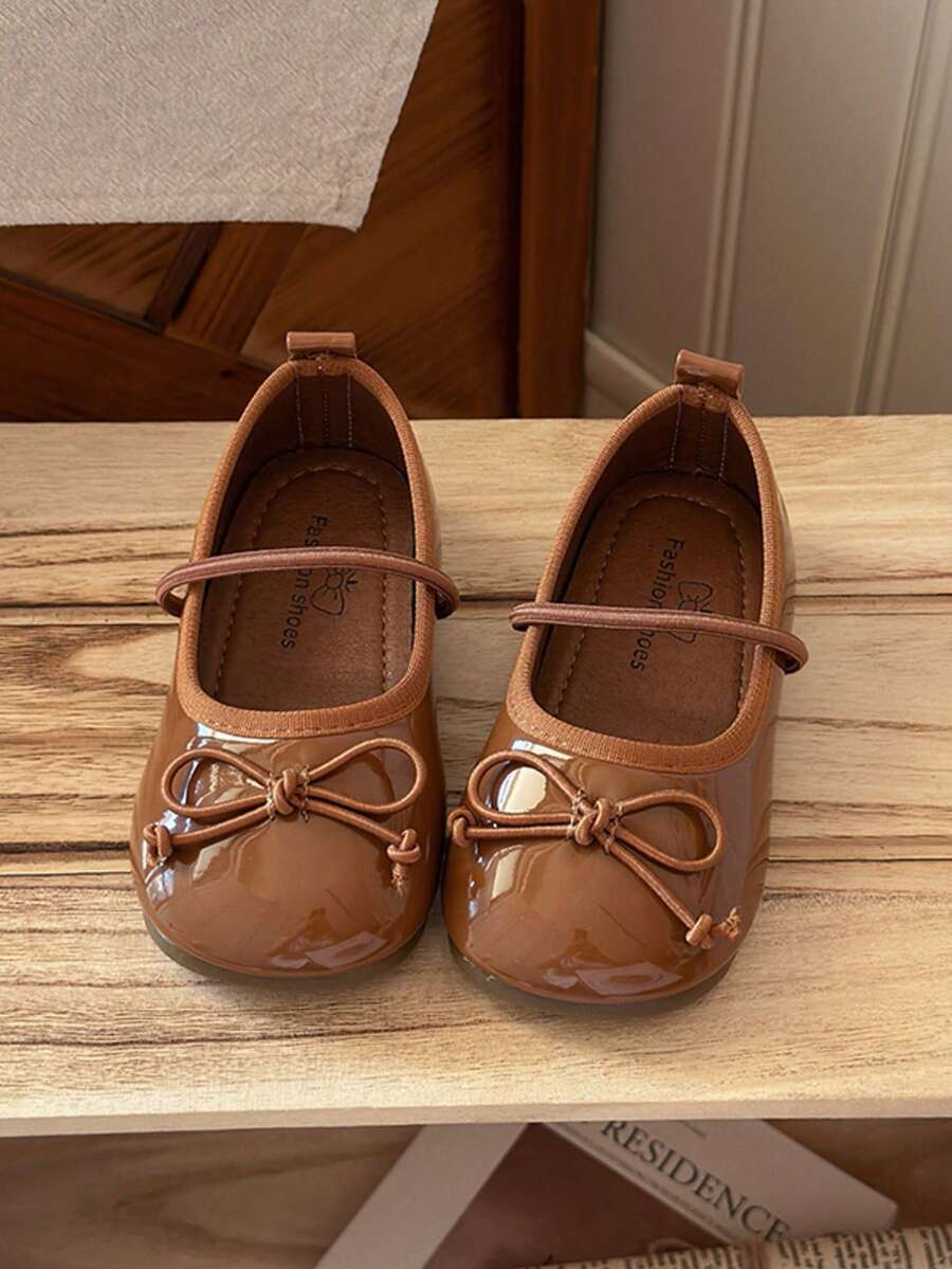 1 Pair Girls' Bow Decor Shiny PU Round Toe Single Strap Shallow Cut Flat Mary Jane Shoes, Gentle Style, Suitable For Spring/Autumn Daily Wear And Outings - Brown - View 1