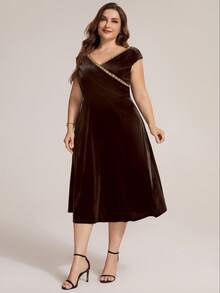 EVERPRETTY Plus Size Autumn Luxury Elegant Rhinestone V-Neck Velvet Brown Formal Evening Dress Suitable For Parties, Dinners And Formal Occasions - Brown - View 5
